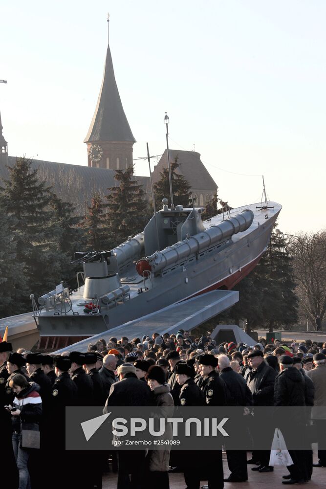 Unveiling memorial sign to Baltic sailors