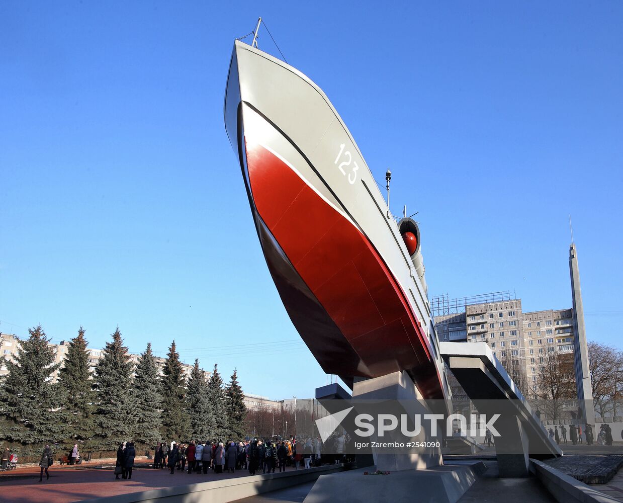 Unveiling memorial sign to Baltic sailors