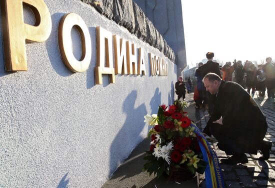 Unveiling memorial sign to Baltic sailors