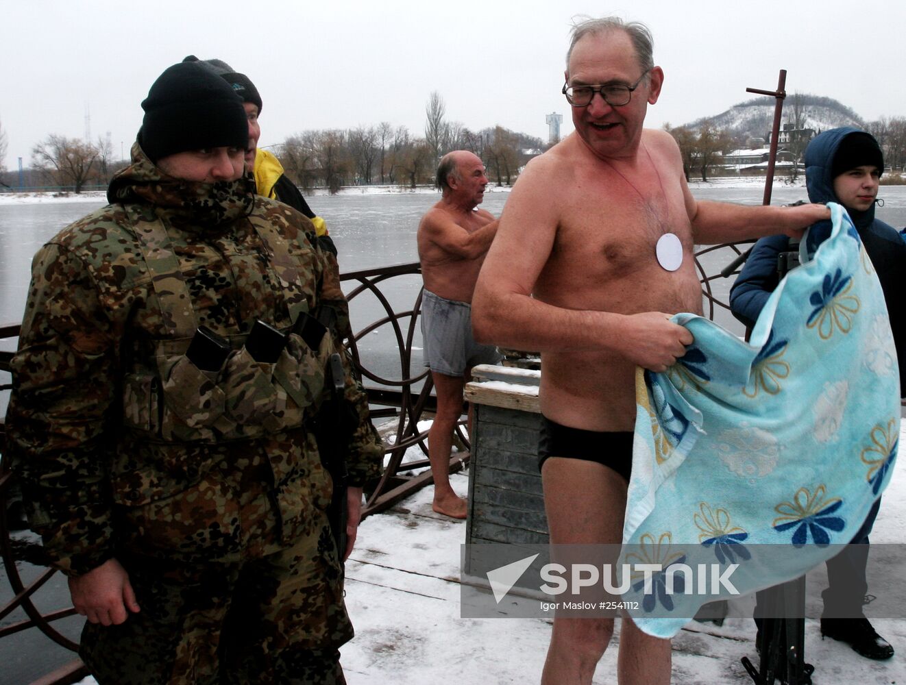 Winter swimming season opens in Donetsk