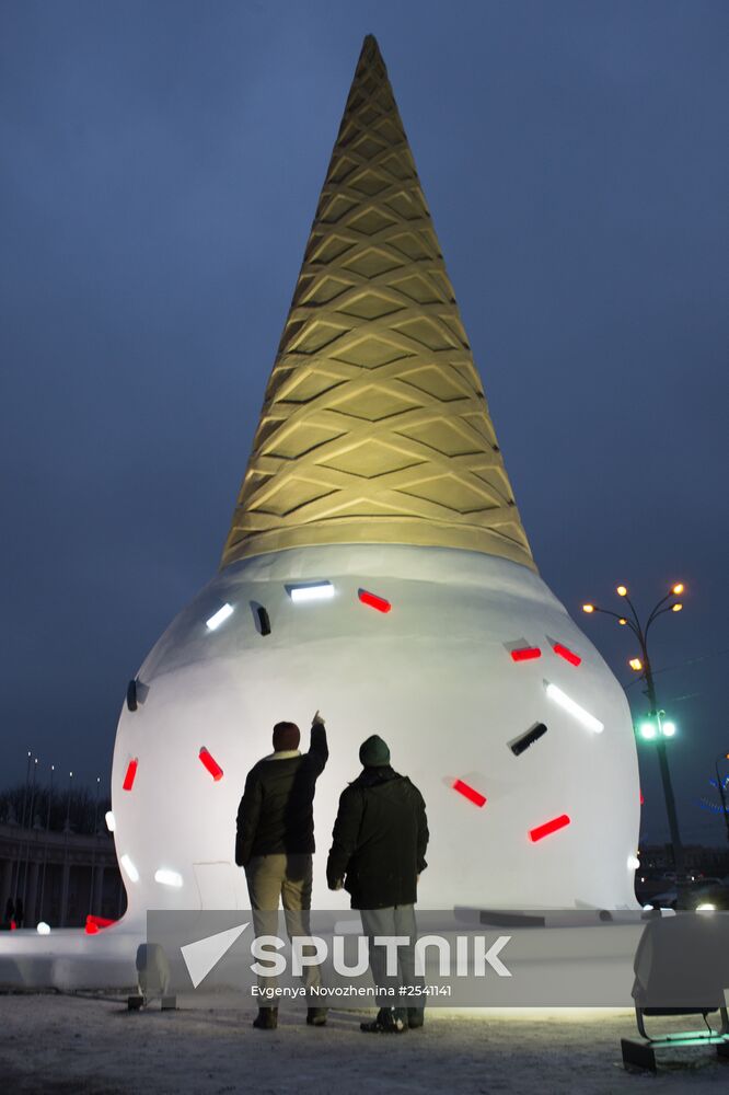 Public art Christmas tree opens in Gorky Park