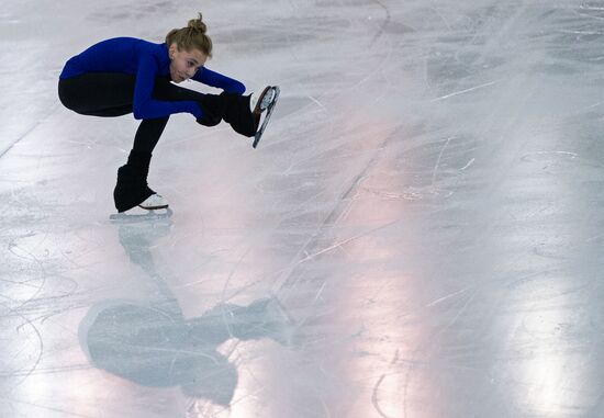 2014–15 Grand Prix of Figure Skating Final. Training sessions