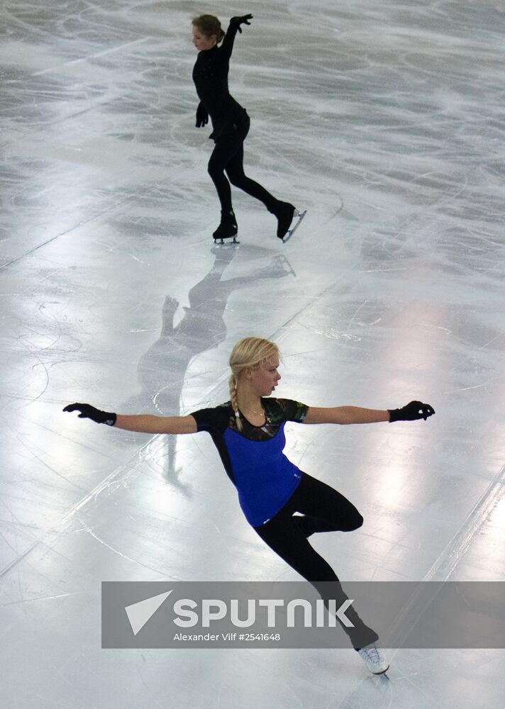 2014–15 Grand Prix of Figure Skating Final. Training sessions