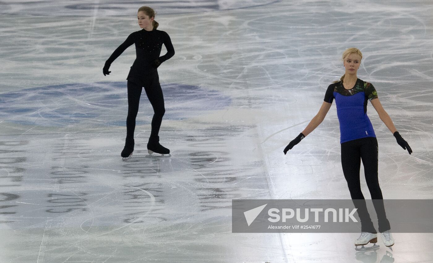 2014–15 Grand Prix of Figure Skating Final. Training sessions