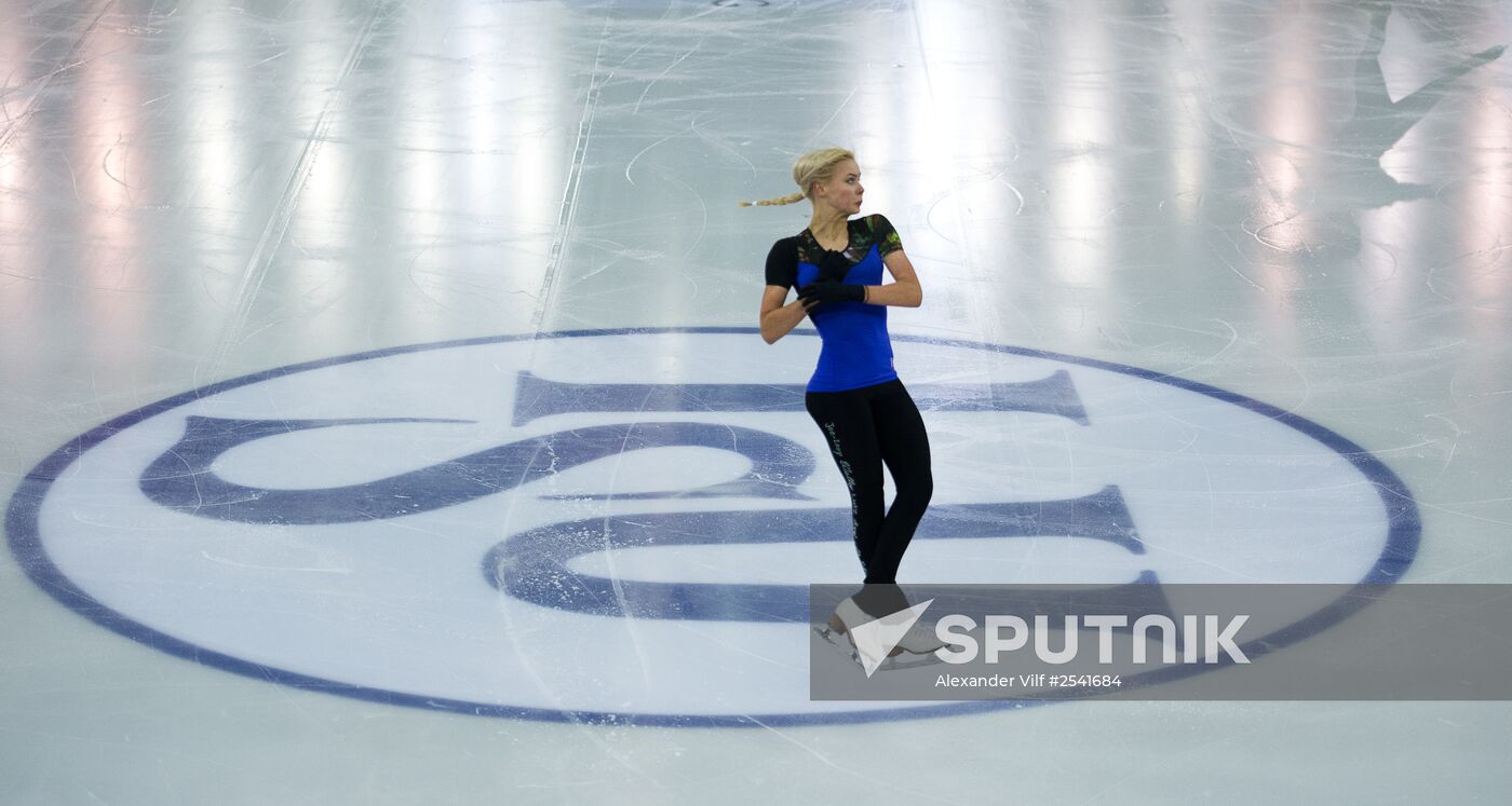 2014–15 Grand Prix of Figure Skating Final. Training sessions