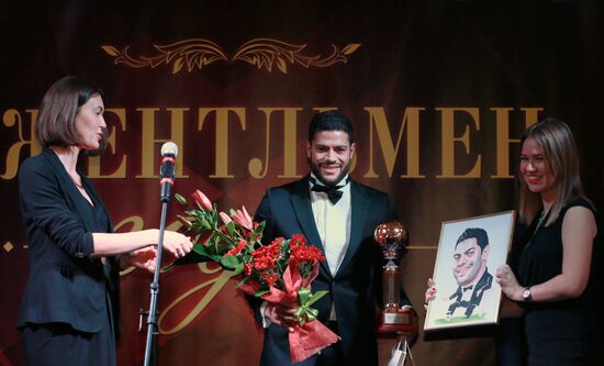 Hulk awarded Gentleman of the Year - 2014 prize