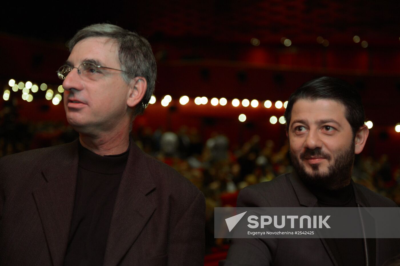Premiere of 8 Novykh Svidaniy