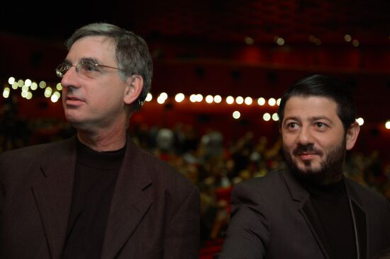 Premiere of 8 Novykh Svidaniy