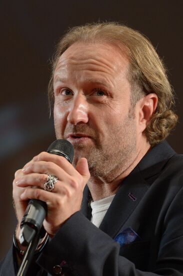 Premiere of Eight First Dates