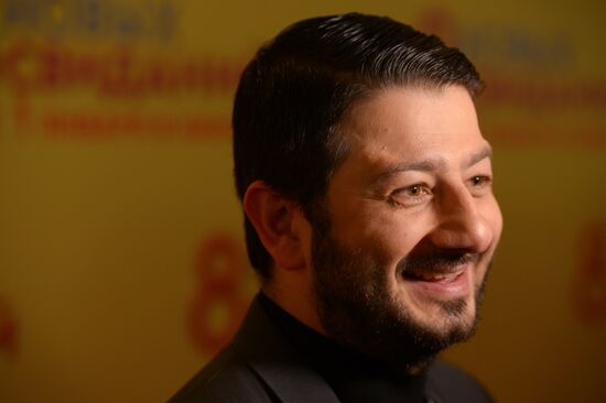 Premiere of Eight First Dates