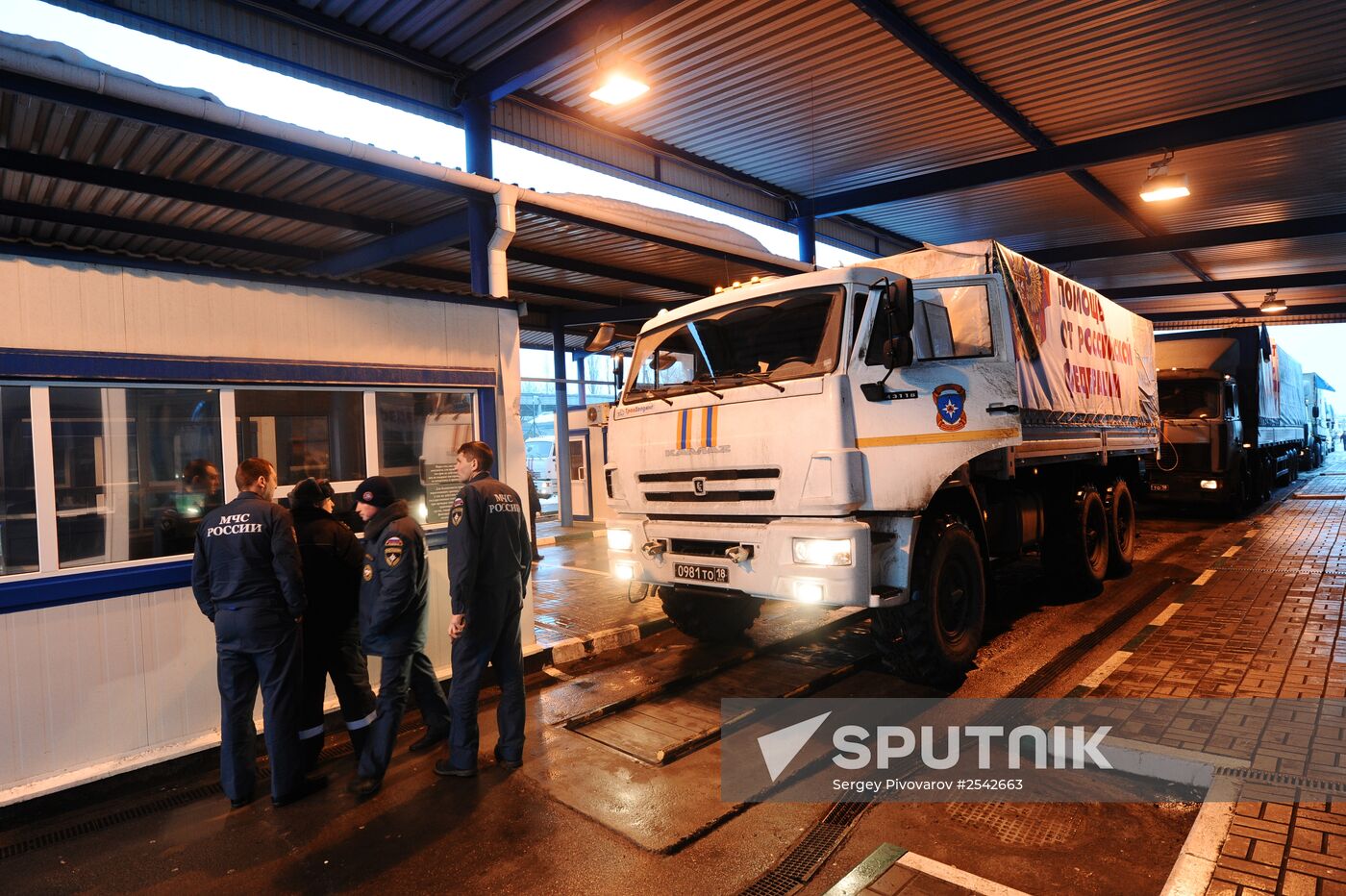 Ninth Russian humanitarian aid convoy arrives at Donetsk checkpoint