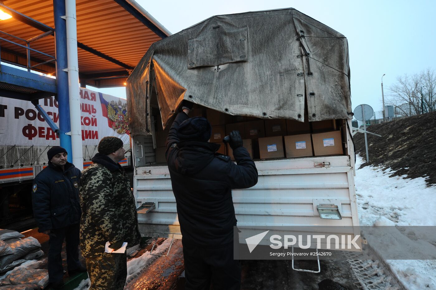 Ninth Russian humanitarian aid convoy arrives at Donetsk checkpoint