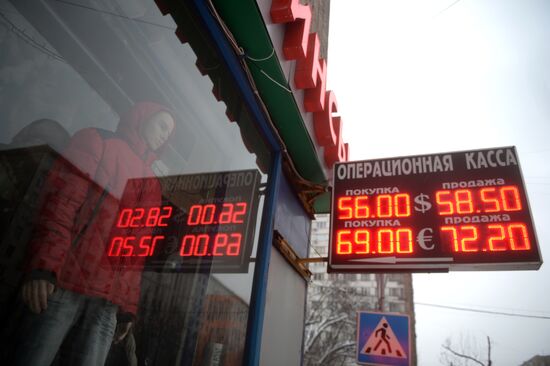 Euro tops RUB 70