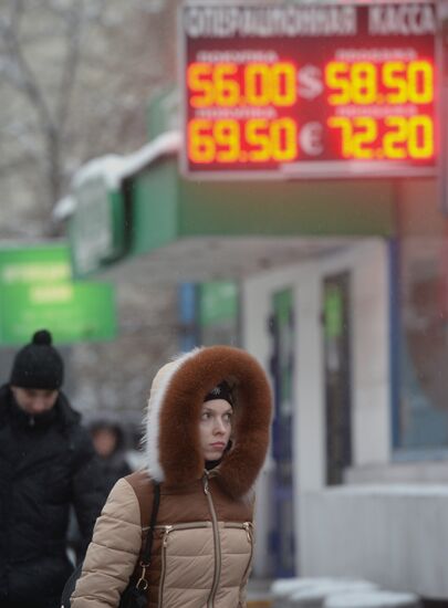 Euro tops RUB 70