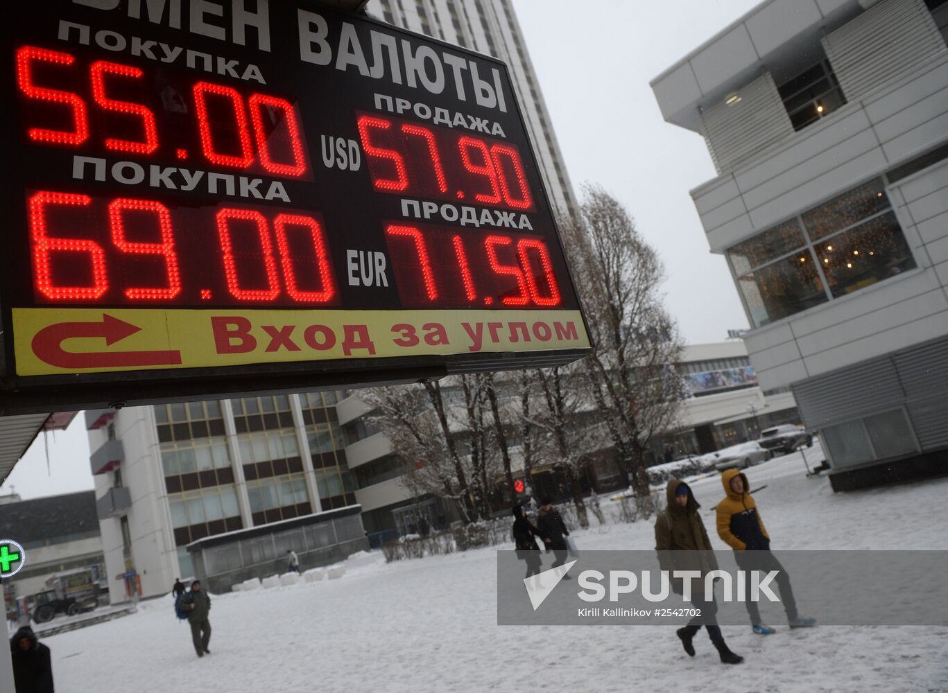 Euro tops RUB 70