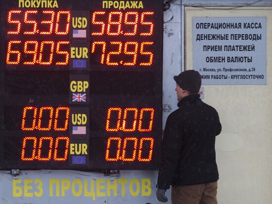 Euro tops RUB 70