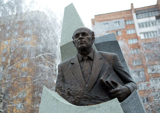 Monument to Sakharov unveiled in Nuzhny Novgorod