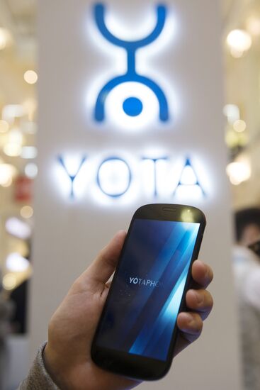 YotaPhone 2 start of sales