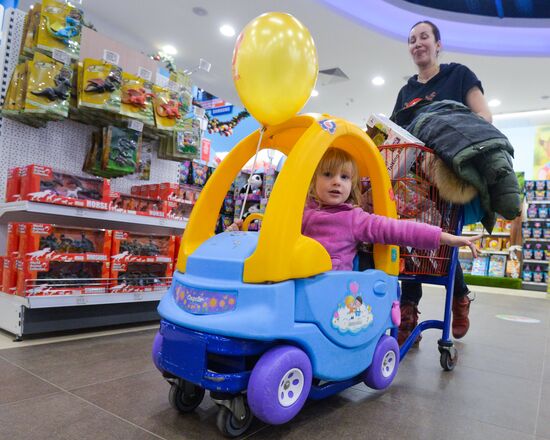 Detsky Mir Department Store in run-up to New Year
