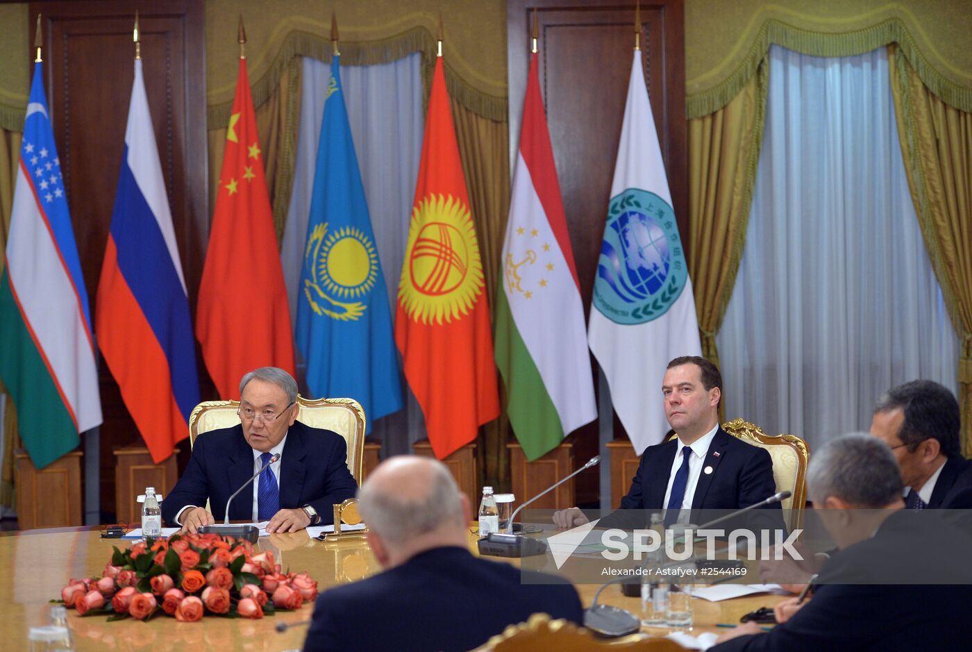 Dmitry Medvedev participates in SCO Council meeting