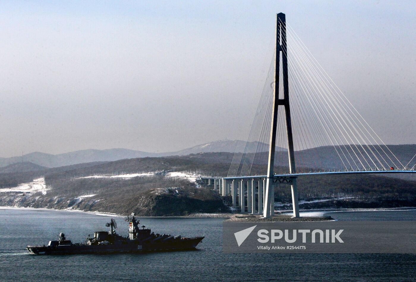 Guided missile cruiser "Varyag" receives a ceremonial welcome