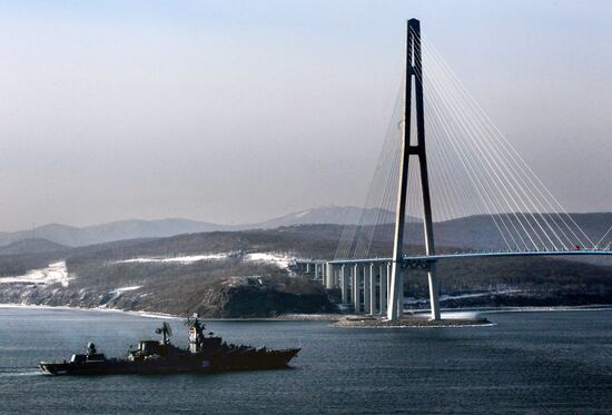 Guided missile cruiser "Varyag" receives a ceremonial welcome