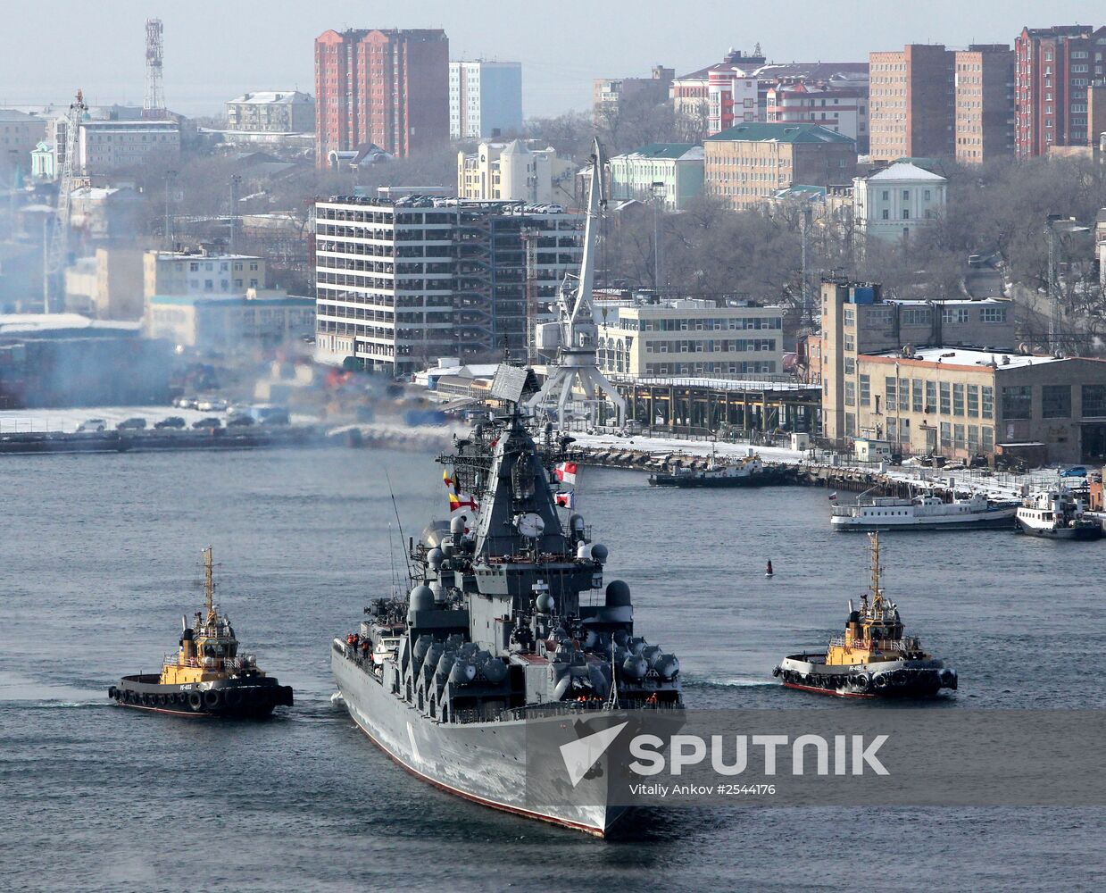 Guided missile cruiser "Varyag" receives a ceremonial welcome