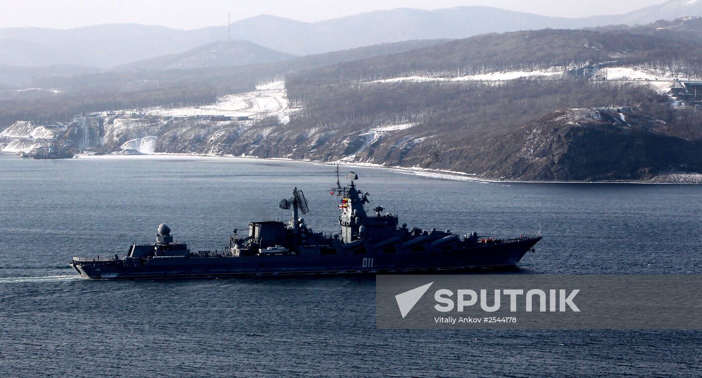Guided missile cruiser "Varyag" receives a ceremonial welcome