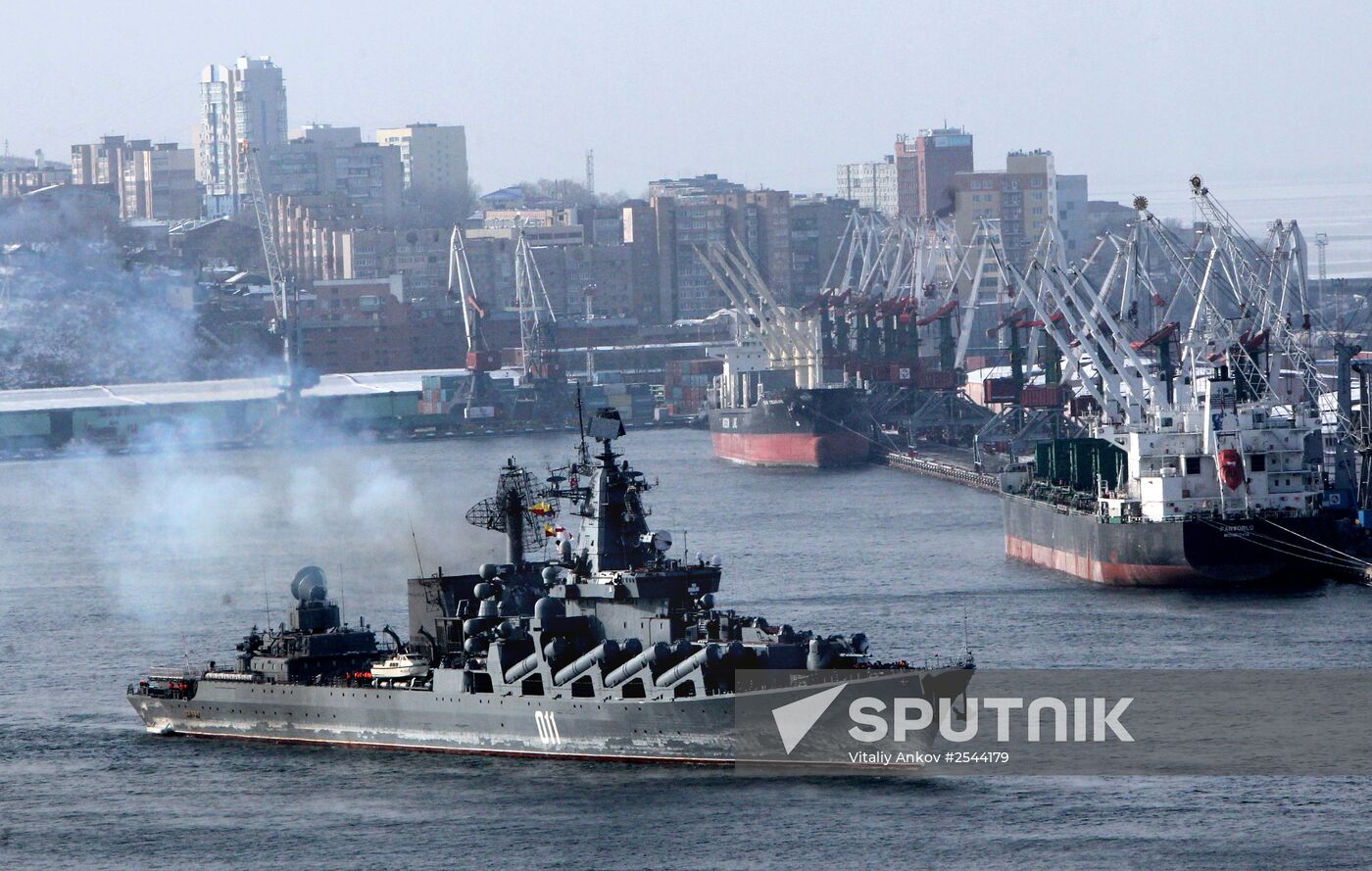 Guided missile cruiser "Varyag" receives a ceremonial welcome
