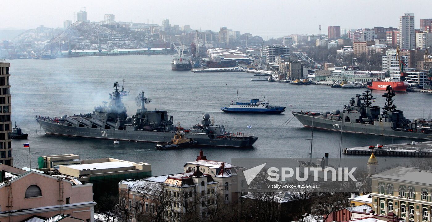 Guided missile cruiser "Varyag" receives a ceremonial welcome