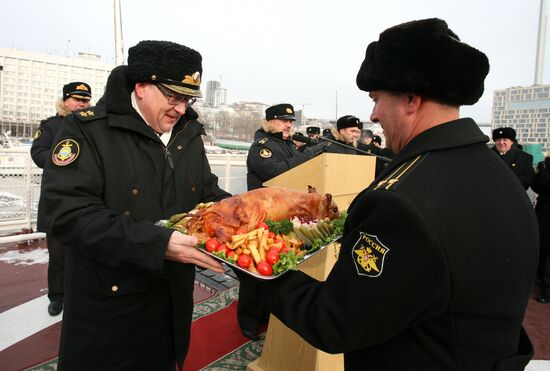 Guided missile cruiser "Varyag" receives a ceremonial welcome