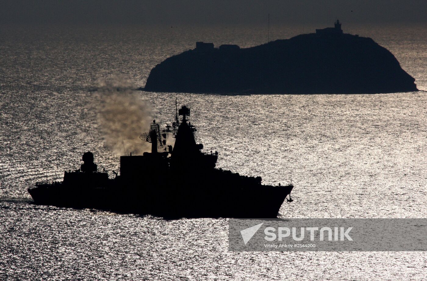 Guided missile cruiser "Varyag" receives a ceremonial welcome