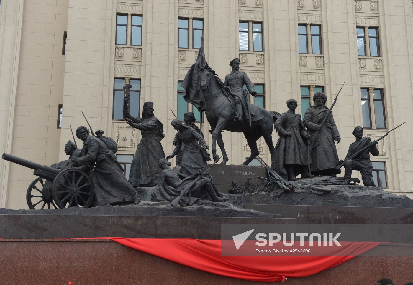 Unveiling sculpture dedicated to Victory in Great Patriotic War