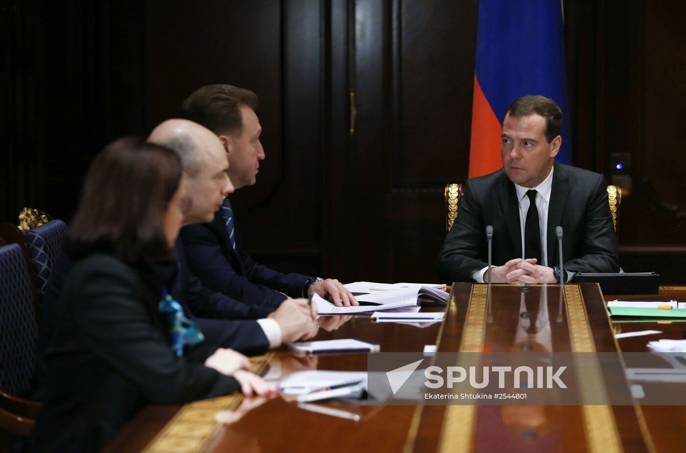 Dmitry Medvedev conducts meeting on financial and economic situation