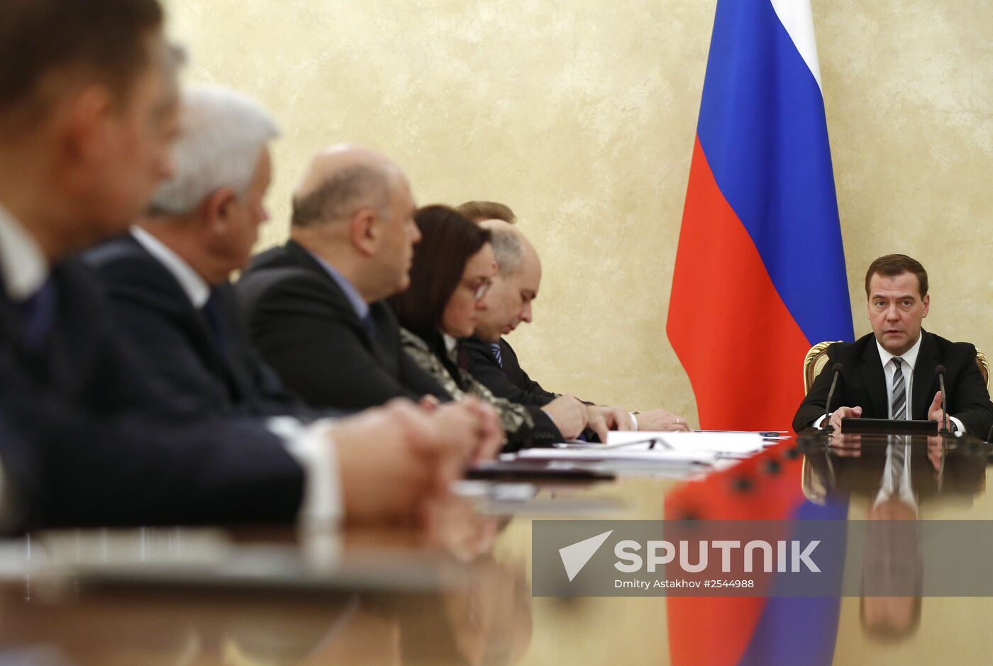 Dmitry Medvedev holds meeting with government finance and economy units