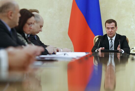 Dmitry Medvedev holds meeting with government finance and economy units