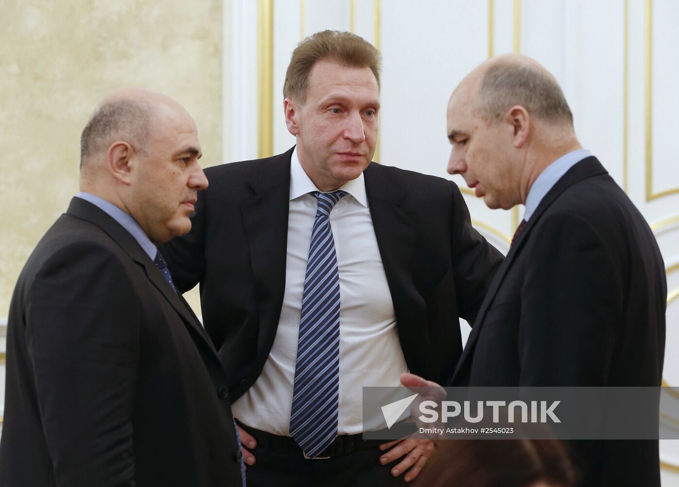 Dmitry Medvedev meets with government finance and economy units