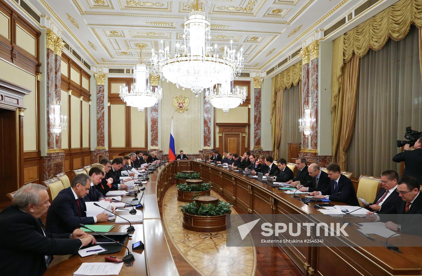 D.Medvedev holds meeting of government