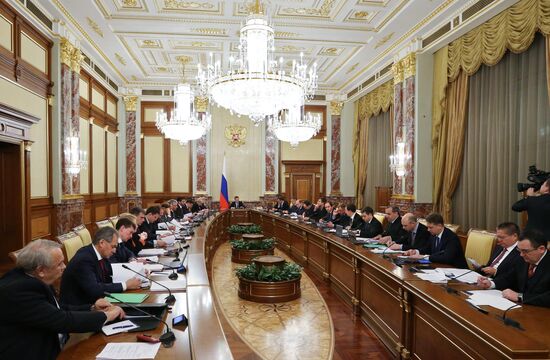 D.Medvedev holds meeting of government