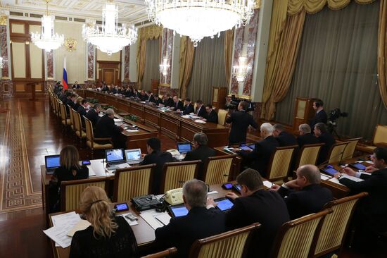 D.Medvedev holds meeting of government