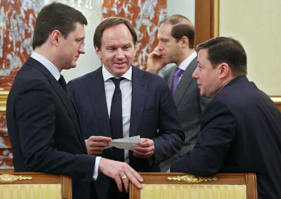 D.Medvedev holds meeting of government