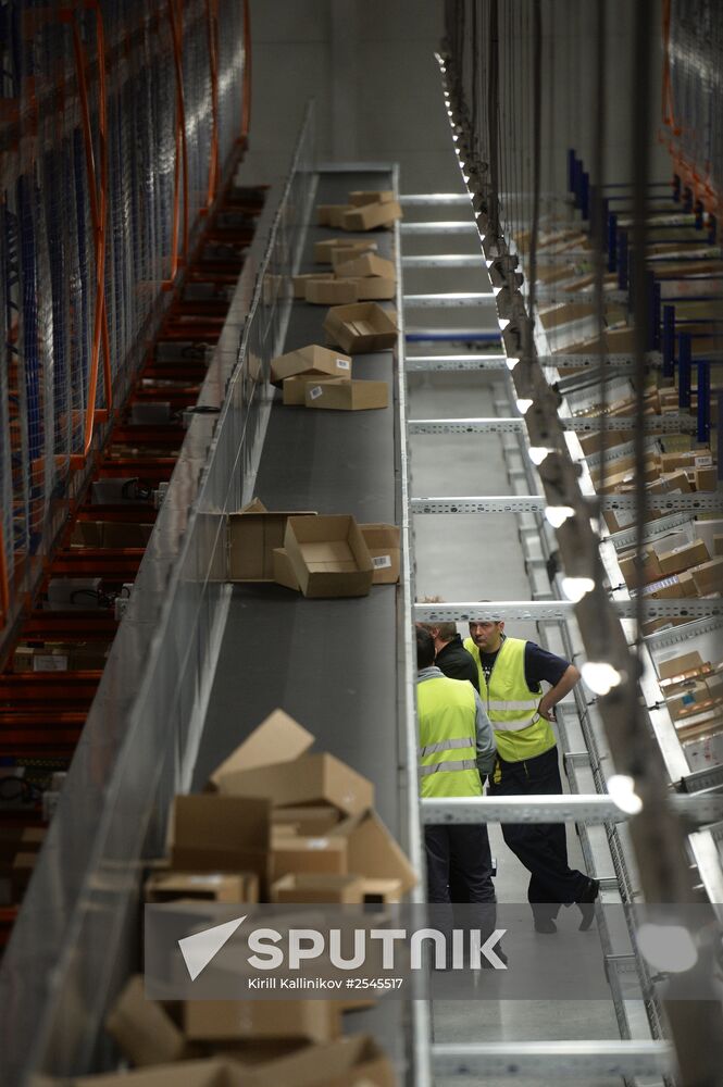 Distribution center of medicines, parapharmaceuticals and medical supplies