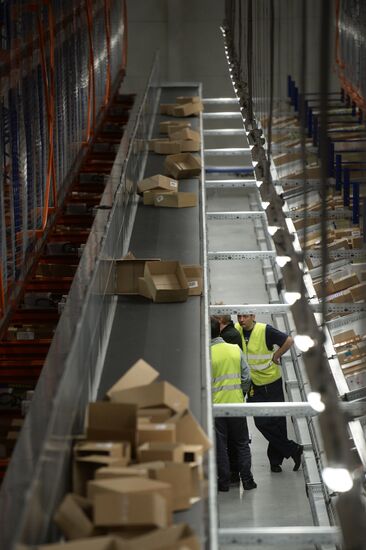 Distribution center of medicines, parapharmaceuticals and medical supplies