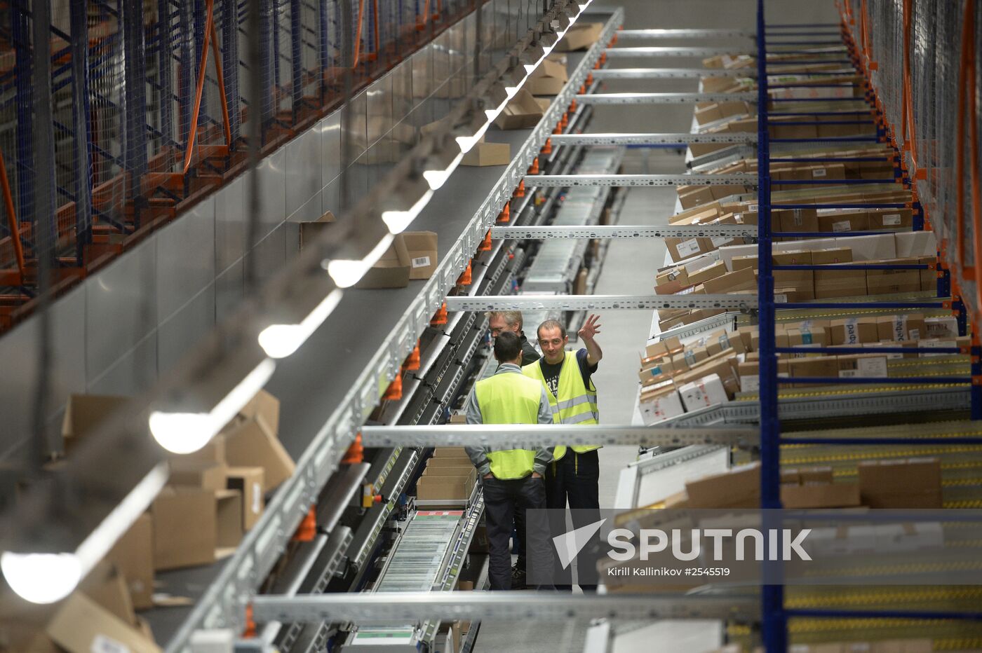 Distribution center of medicines, parapharmaceuticals and medical supplies