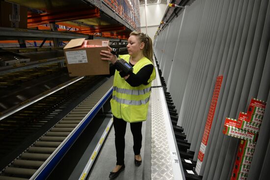 Distribution center of medicines, parapharmaceuticals and medical supplies