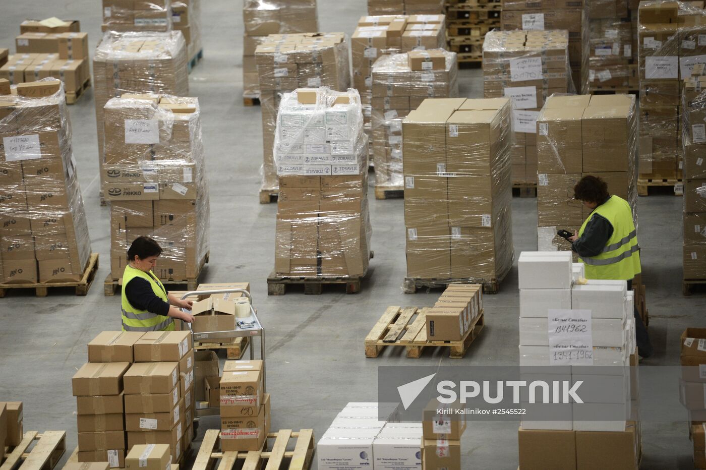 Distribution center of medicines, parapharmaceuticals and medical supplies