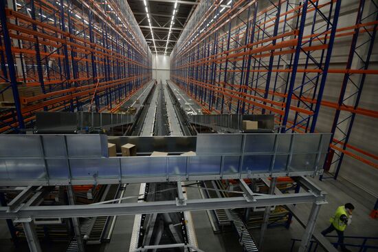 Distribution center of medicines, parapharmaceuticals and medical supplies