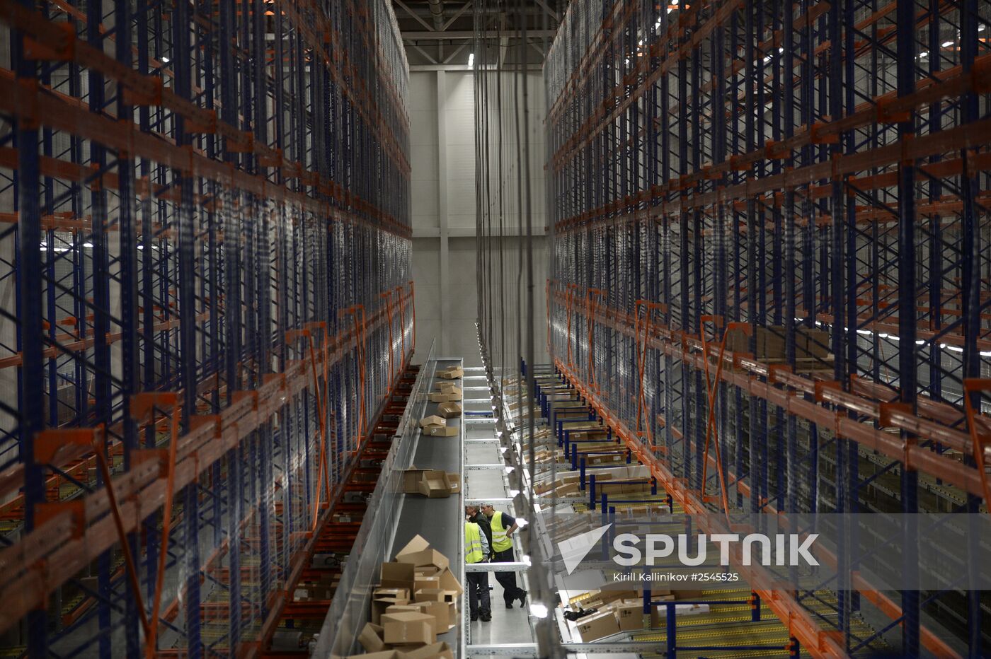 Distribution center of medicines, parapharmaceuticals and medical supplies