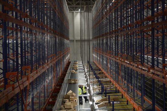 Distribution center of medicines, parapharmaceuticals and medical supplies