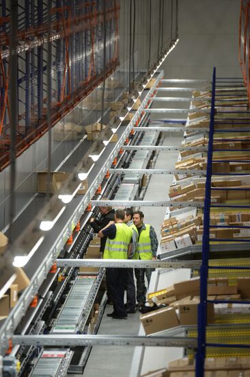 Distribution center of medicines, parapharmaceuticals and medical supplies